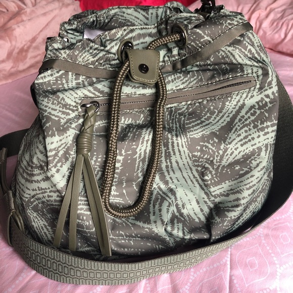 lululemon Diversity Bag - Picture 1 of 4